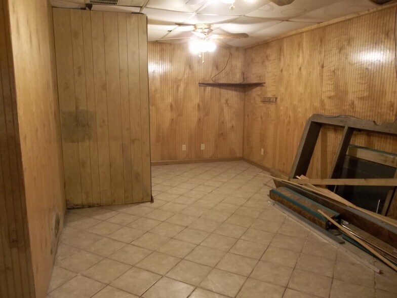 More Photos Of 3801 S Santa Fe Ave, Chanute Bar For Sale