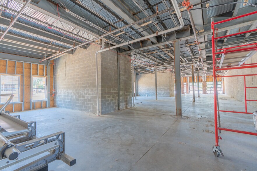 More Photos Of 4 Mill St, Bristol Restaurant For Lease