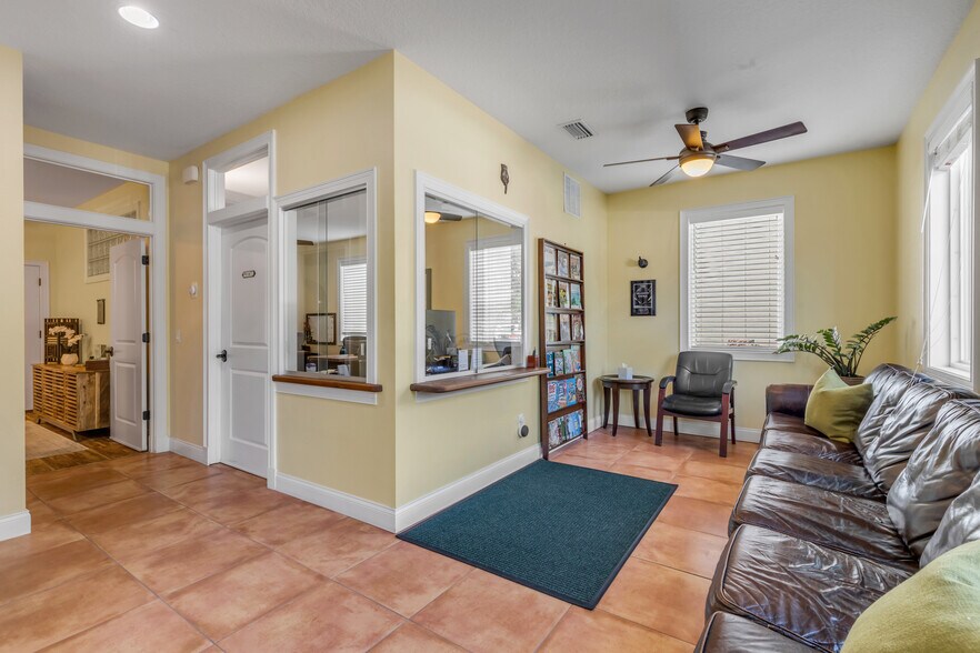 More Photos Of 136 Julia St, New Smyrna Beach Flex For Sale