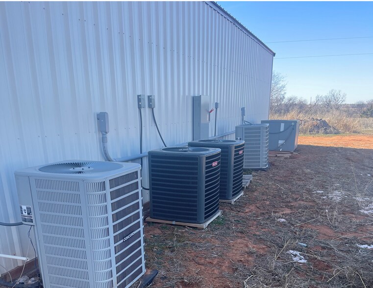 More Photos Of 2050 NW Expressway, Okarche Warehouse For Sale