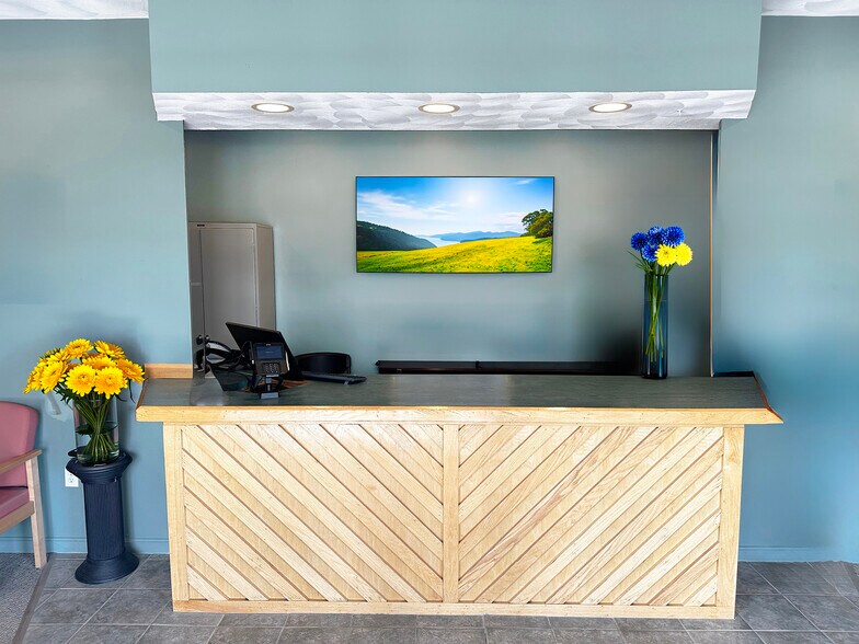 More Photos Of 2 Old Nashua Rd, Londonderry Freestanding For Sale