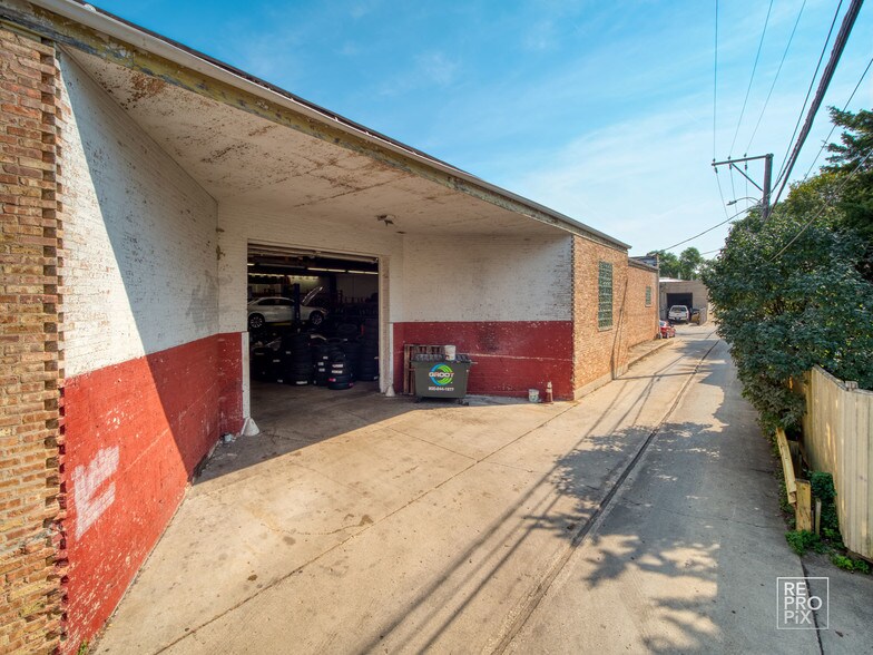 More Photos Of 7829-7839 W Grand Ave, Elmwood Park Warehouse For Lease