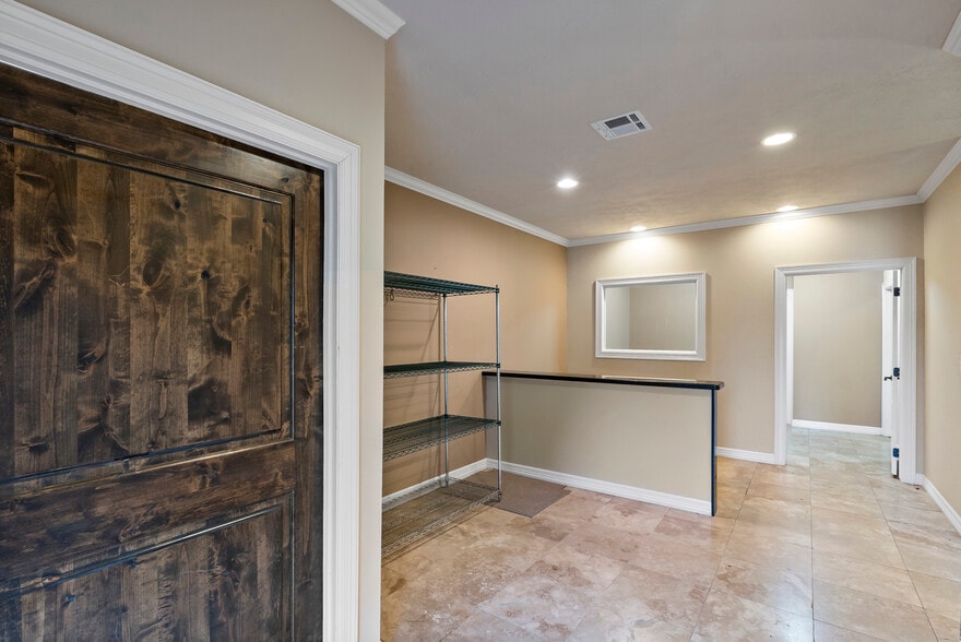 More Photos Of 3030 University Dr E, College Station Medical For Lease