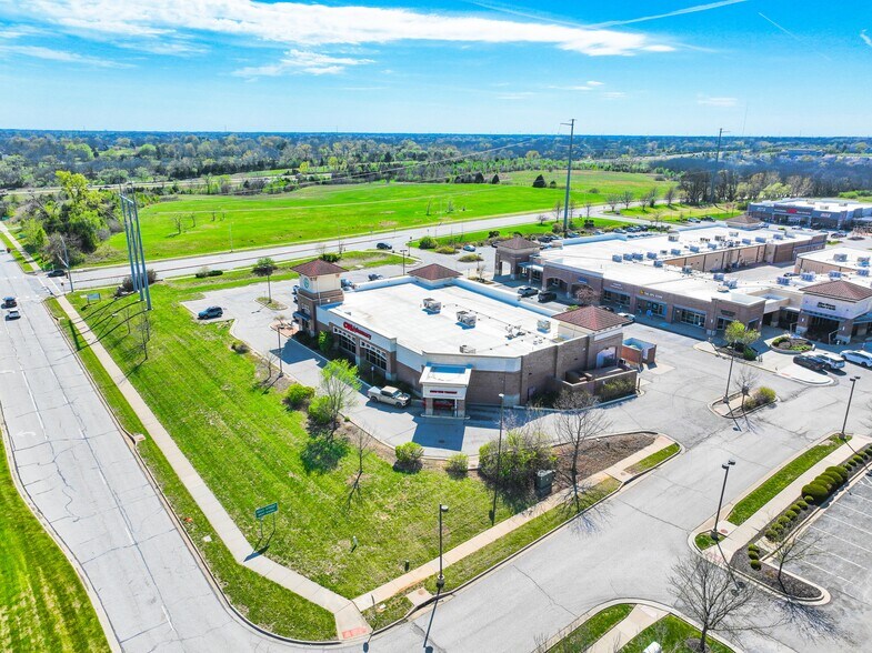 More Photos Of 10050 Woodland Dr, Lenexa Drugstore For Sale