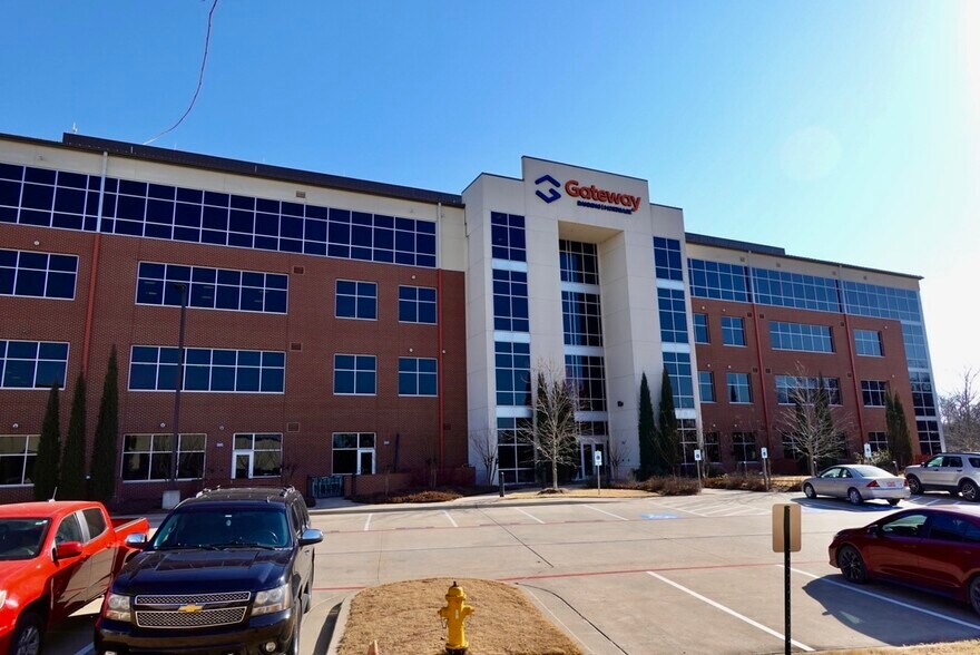 More Photos Of 244 S Gateway Pl, Jenks Office For Lease