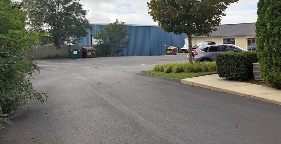 More Photos Of 129 Airport Rd, Hyannis Loft Creative Space For Lease