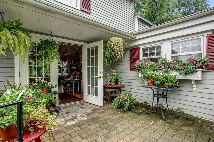 More Photos Of 20 Lewis St, Basking Ridge Freestanding For Lease