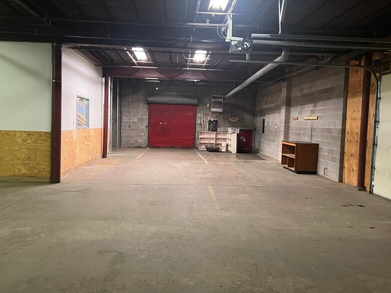 More Photos Of 1020-1060 Saw Mill Run Blvd W, Pittsburgh Warehouse For Lease