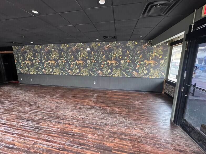 More Photos Of 154-190 N Merchant St, Decatur General Retail For Sale