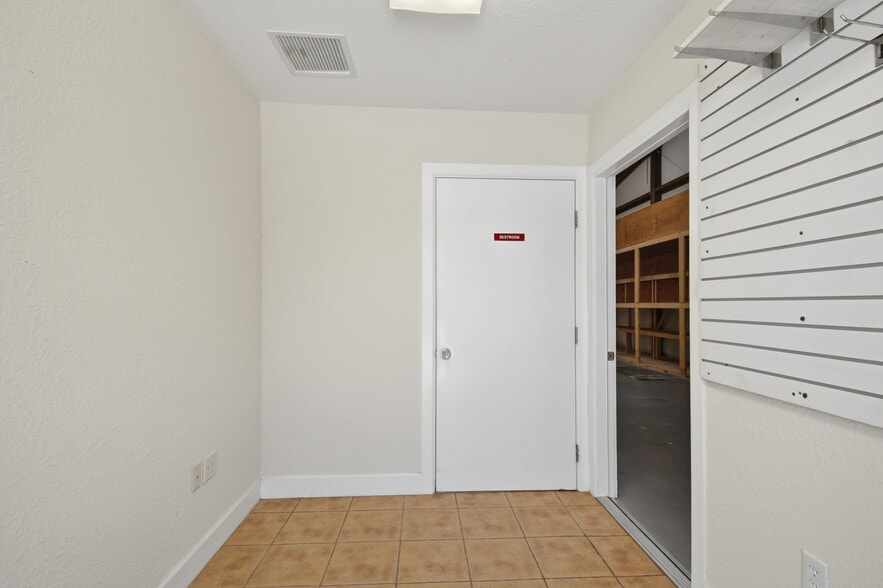 More Photos Of 200 Waler Way, Saint Augustine Warehouse For Lease