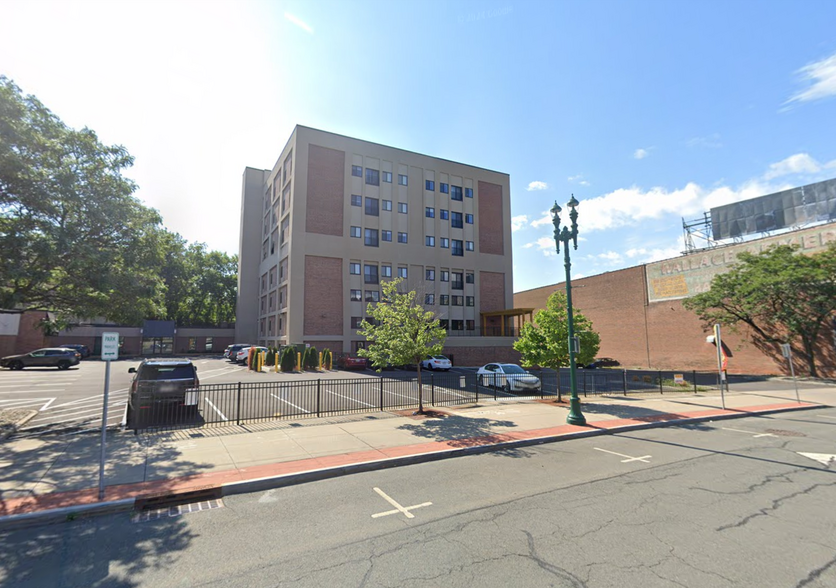 Primary Photo Of 192 Erie Blvd, Schenectady Apartments For Lease