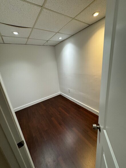 More Photos Of 3231-3233 Superior Ln, Bowie Medical For Lease