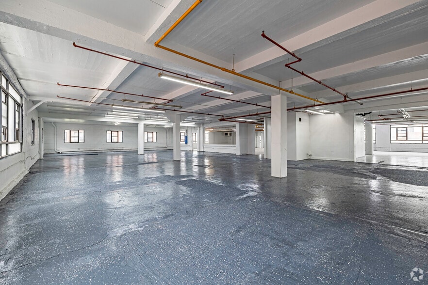 More Photos Of 753-755 E 134th St, Bronx Warehouse For Lease