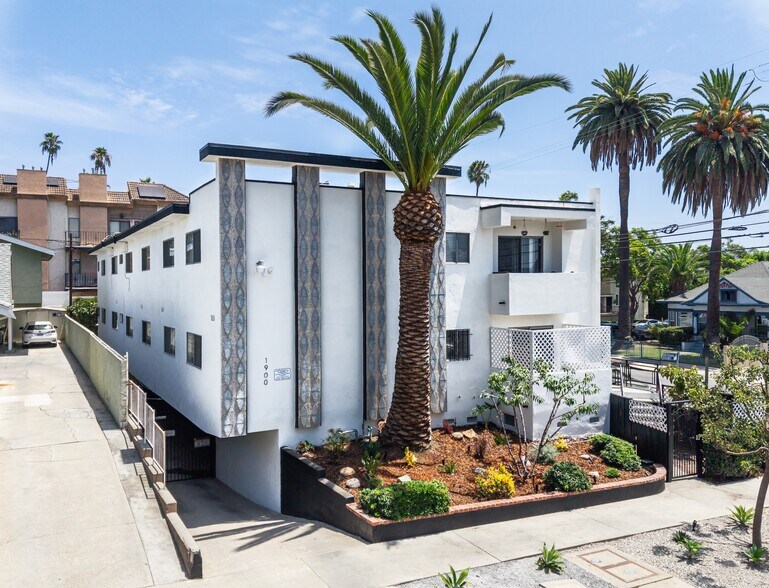 More Photos Of 1900 Dracena Dr, Los Angeles Apartments For Sale
