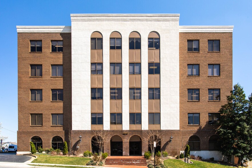 More Photos Of 4041 University Dr, Fairfax Medical For Lease