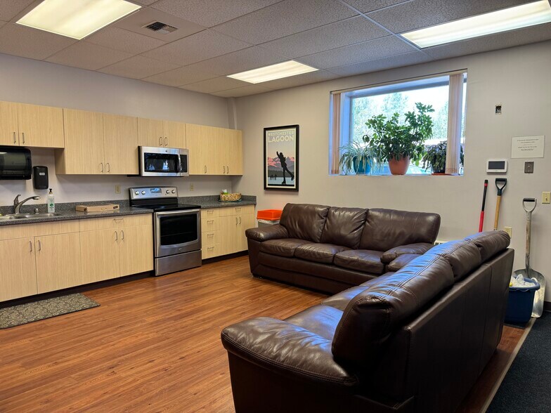 More Photos Of 151 Warehouse Dr, Soldotna Flex For Lease