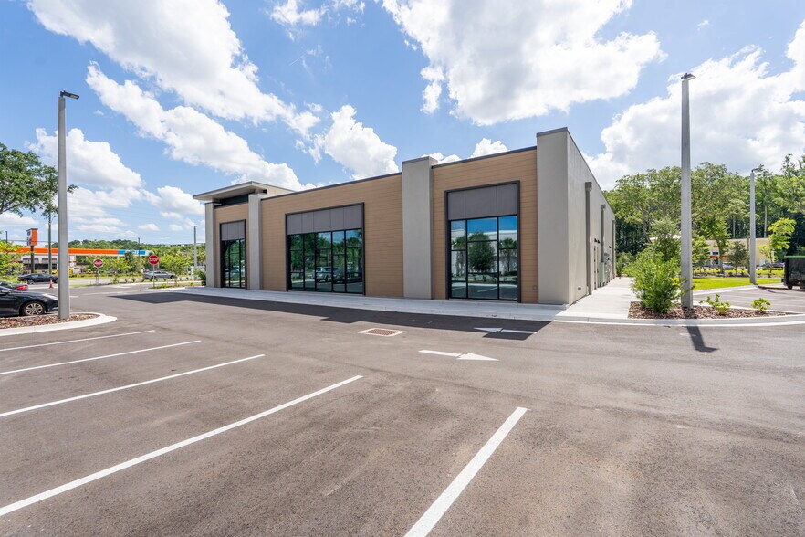 More Photos Of 8730 Baymeadows Rd, Jacksonville Storefront For Lease