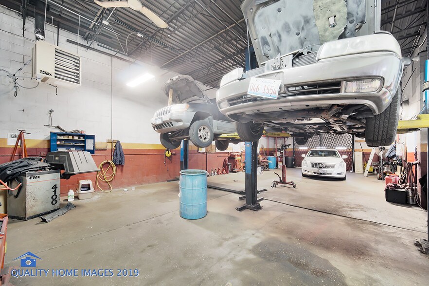 More Photos Of 6859 S Damen Ave, Chicago Auto Repair For Sale