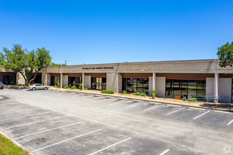 More Photos Of 3300 Nacogdoches Rd, San Antonio Flex For Lease