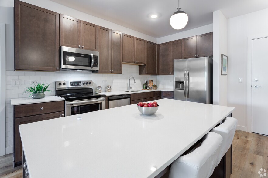 More Photos Of 355 N La Fox St, South Elgin Apartments For Sale