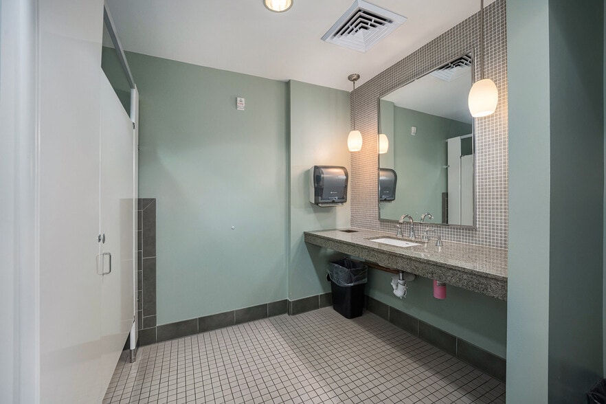 More Photos Of 1800 Glenarm Pl, Denver Office For Sale