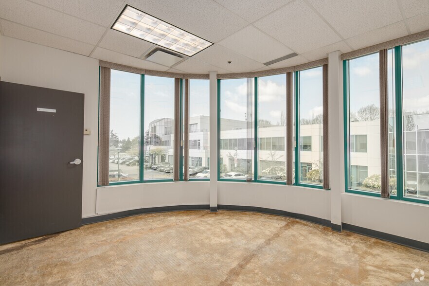 More Photos Of 13353 Commerce Pky, Richmond Office For Lease