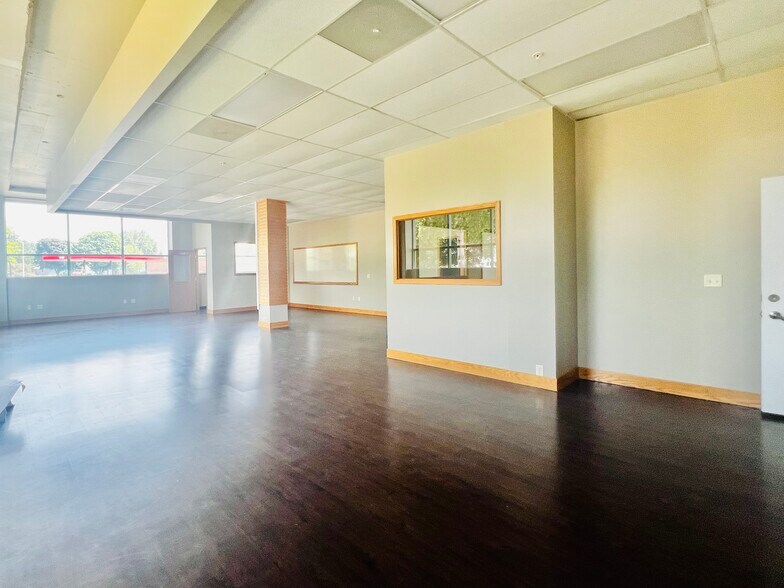 More Photos Of 111 E Burnett St, Beaver Dam Manufacturing For Lease