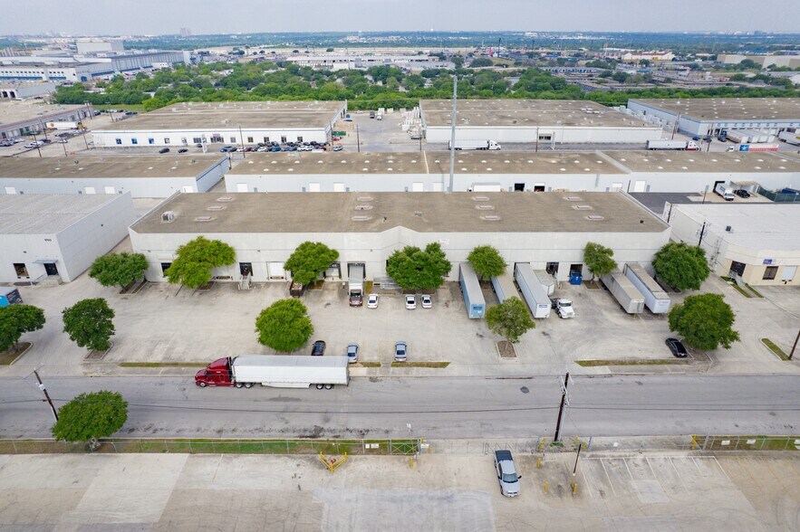 More Photos Of 5813 Distribution, San Antonio Warehouse For Lease