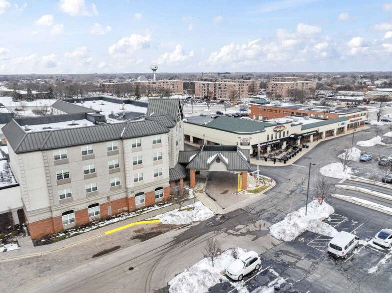 More Photos Of 1116 W Devon Ave, Elk Grove Village Office Residential For Lease