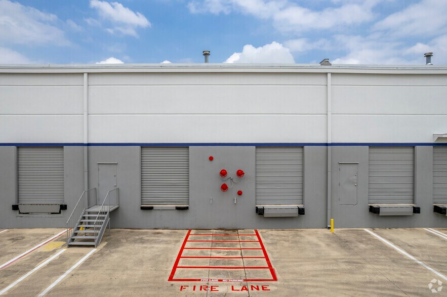 More Photos Of 5400-5410 Kaepa Ct, San Antonio Warehouse For Lease