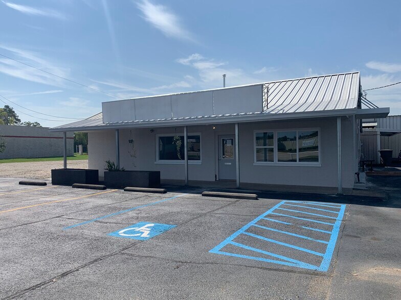 Primary Photo Of 5305 College St, Beaumont Freestanding For Lease