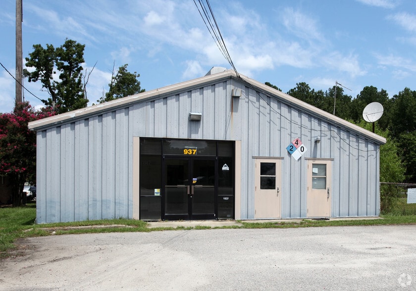 Primary Photo Of 937 N Brightleaf Blvd, Smithfield Light Distribution For Sale