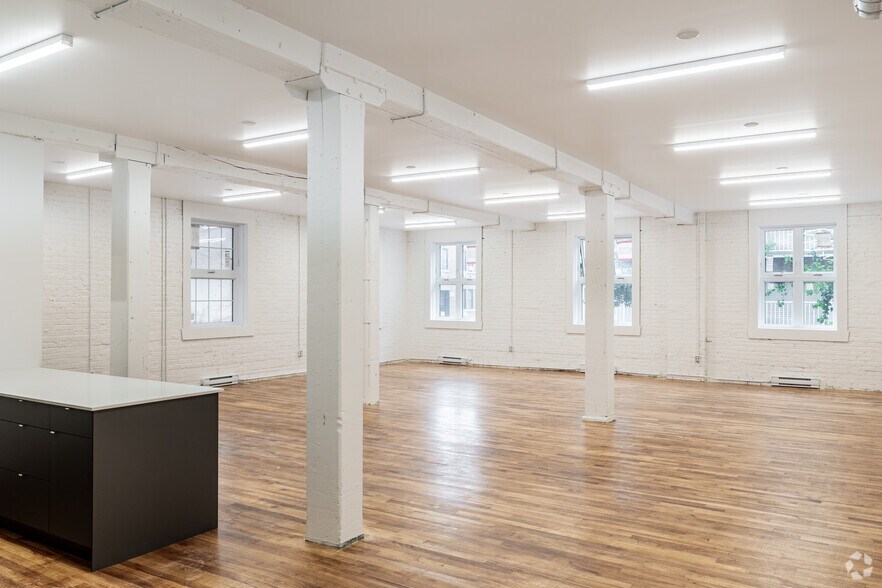 More Photos Of 305 Rue de Bellechasse, Montréal Office For Lease