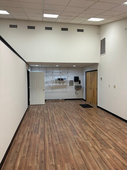 More Photos Of 4405 Dorchester Rd, Charleston Freestanding For Lease