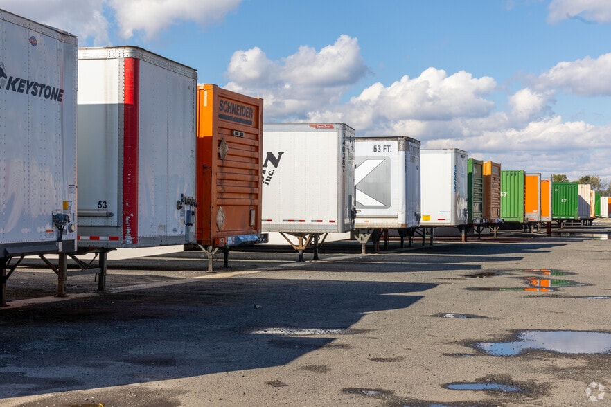 More Photos Of 921 Delancy St, Newark Land For Lease