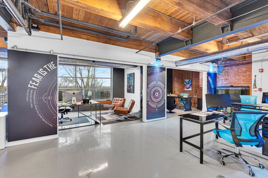 More Photos Of 136 Main St, Kansas City Medical For Sale