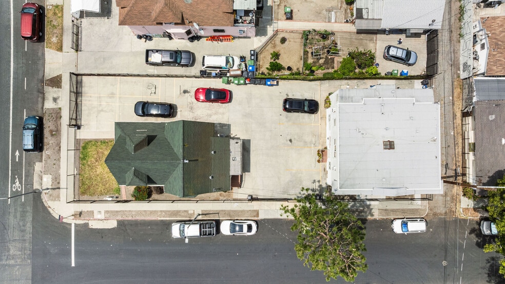 More Photos Of 933 E 28th St, Los Angeles Multifamily For Sale