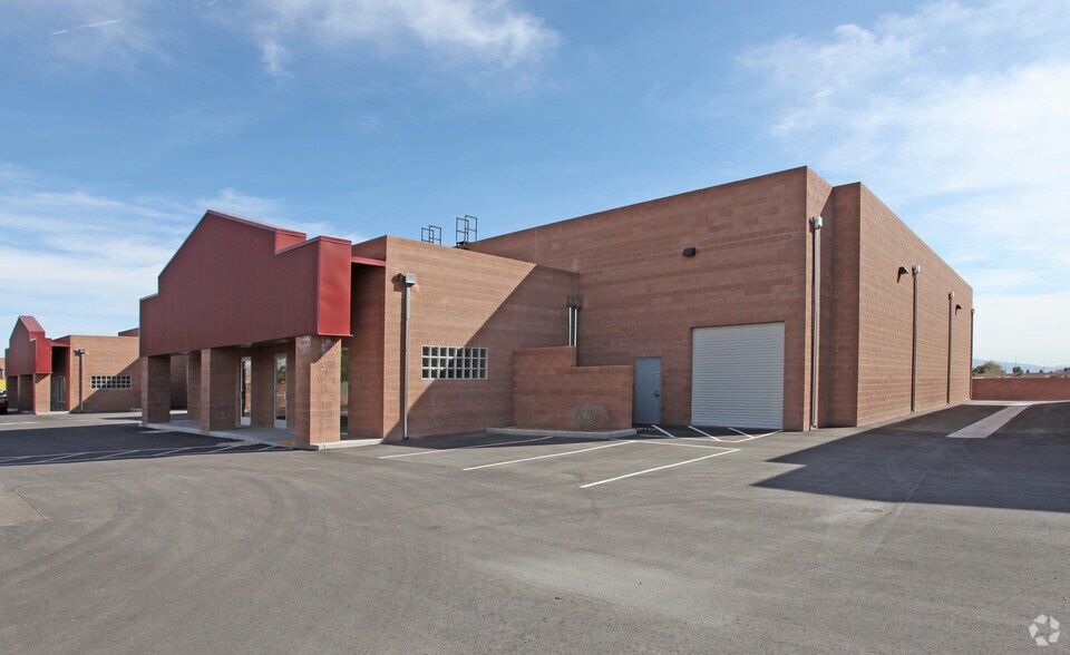 More Photos Of 2769 N Lamb Blvd, Las Vegas Warehouse For Lease