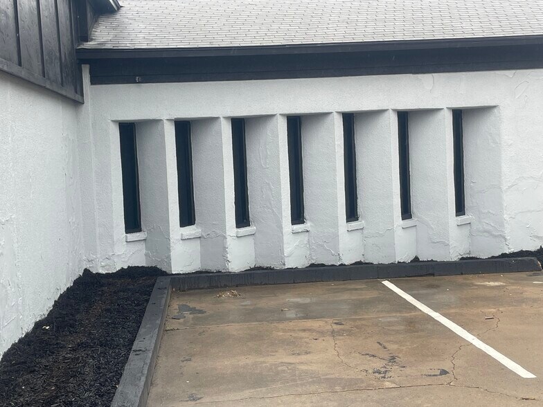 More Photos Of 2219 Evans Ave, Fort Worth Freestanding For Lease