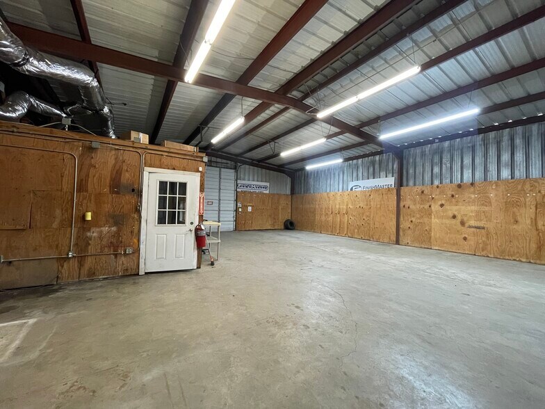 More Photos Of 406 Preston Ave, Pasadena Warehouse For Lease