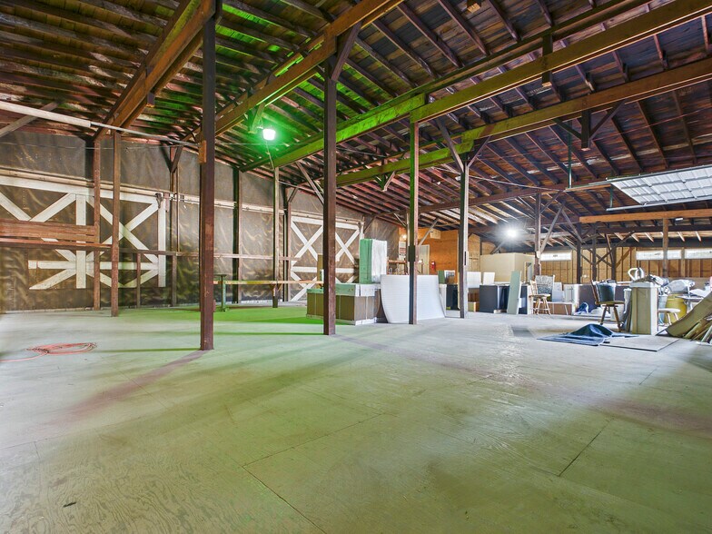 More Photos Of 201 W High St, Edwardsville Showroom For Sale