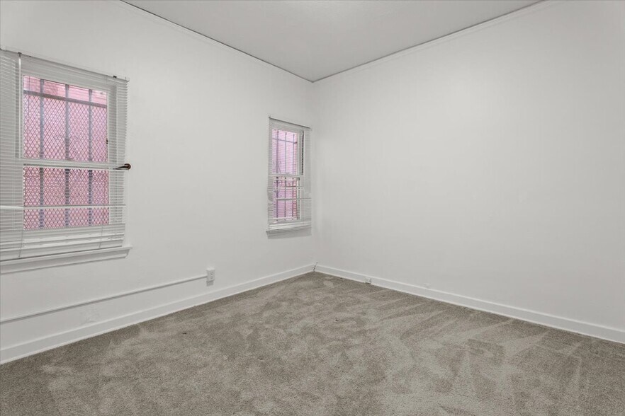 More Photos Of 630 S Cochran Ave, Los Angeles Apartments For Sale