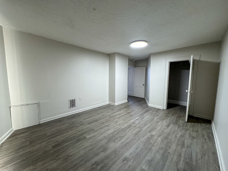 More Photos Of 1220-1222 Parsons Ave, Columbus Storefront Retail Residential For Sale
