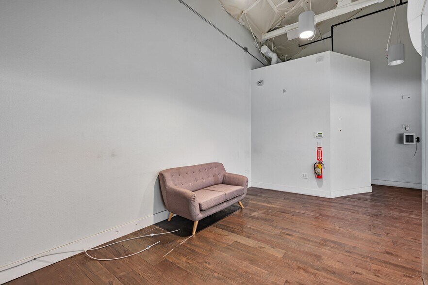 More Photos Of 1320-1326 9th St, Berkeley Warehouse For Sale