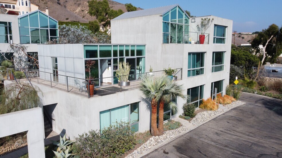 More Photos Of 24955 Pacific Coast Hwy, Malibu Loft Creative Space For Lease