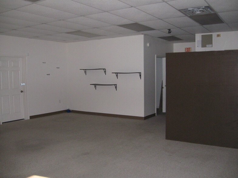 More Photos Of 5-45 Ryant Blvd, Sebring Medical For Sale