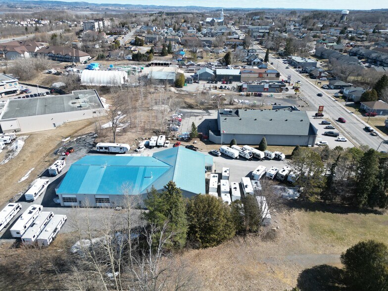 More Photos Of 2724 Laurier St, Clarence-Rockland Service For Sale