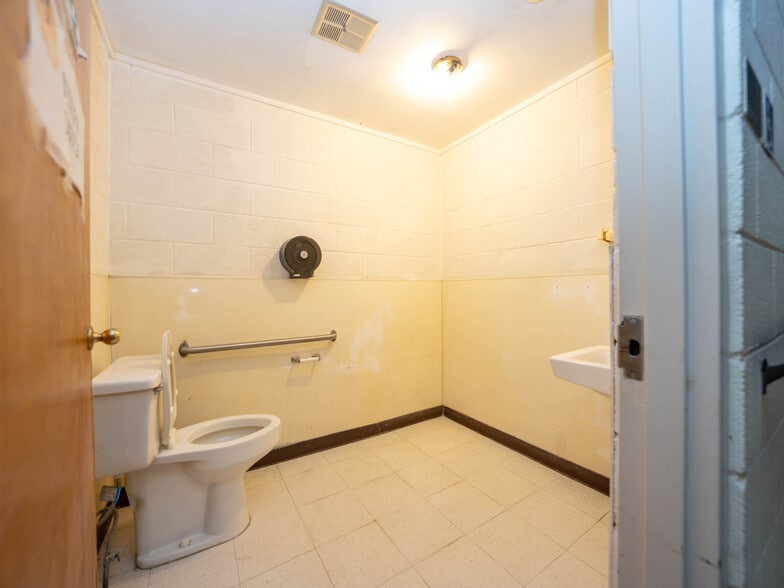 More Photos Of 84 Chestnut Park Dr, Waynesville Healthcare For Sale