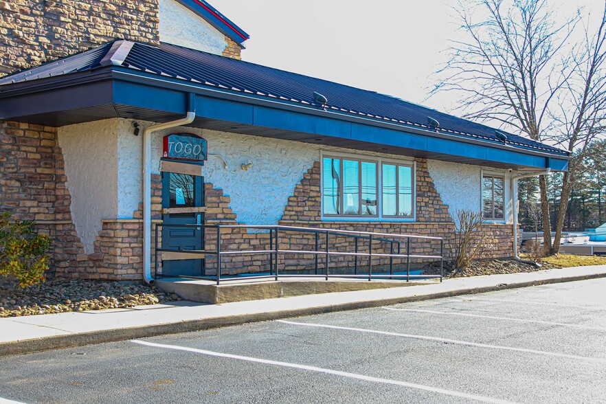 More Photos Of 341 Rockwood Rd, Arden Restaurant For Lease