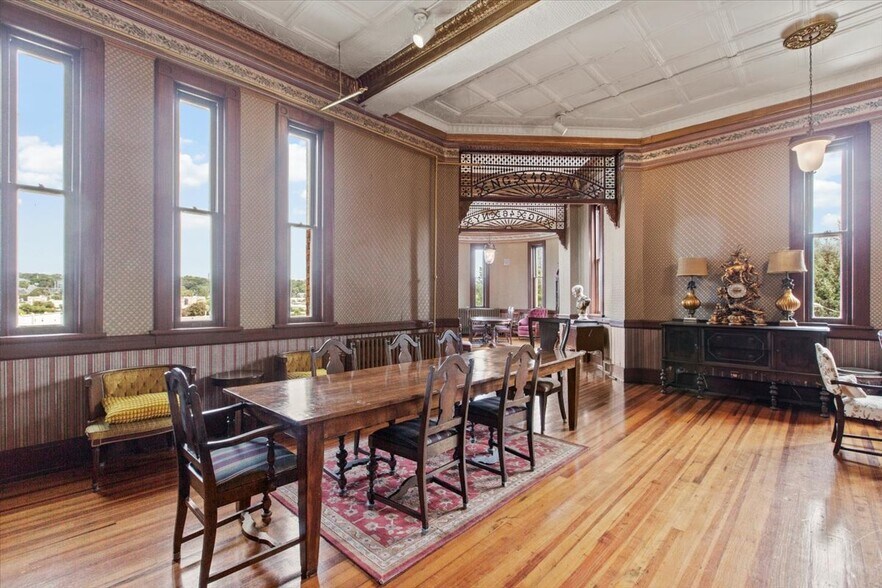 More Photos Of 49 Florida Ave, Amsterdam Hospitality For Sale